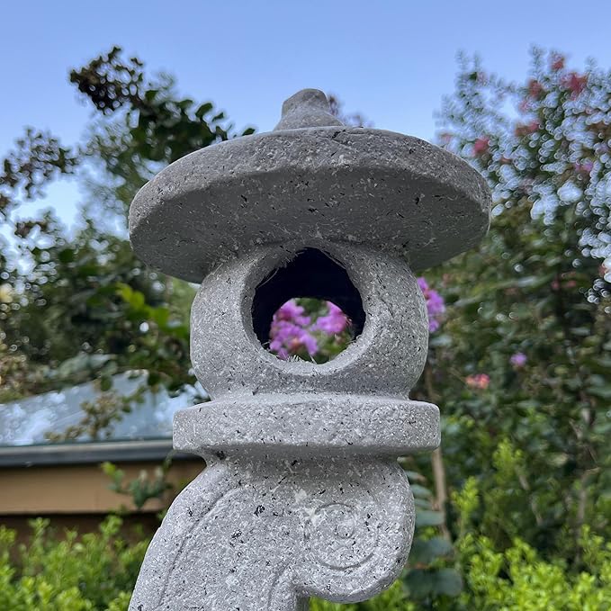 14’’ High Asian Solar-Powered Zen Pagoda Garden Statue LED Light Solar Lamp for Outdoor Japanese Decoration Aesthetic Garden Figurines